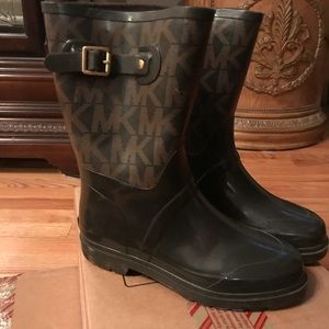 Michael Kors Mid rise rain boots  MK Logo
